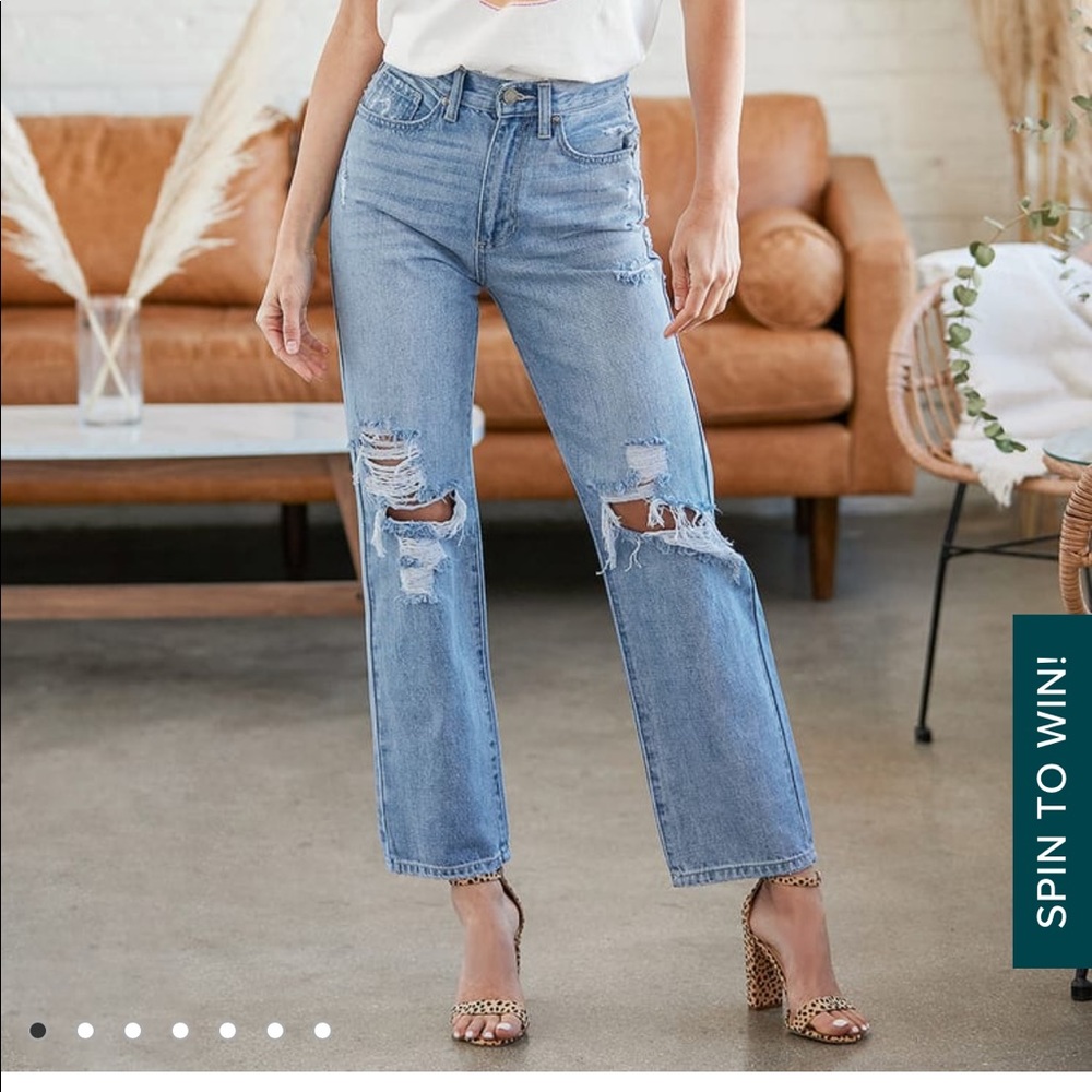 Lulu’s You’re Looking Good Light Wash Distressed high rise dad jean